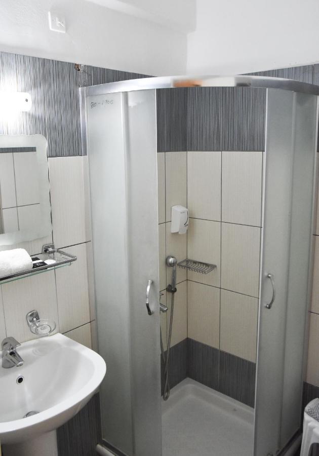 Merope Hotel Karlovassi Esterno foto